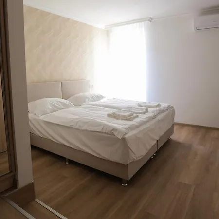 Marko Vendeghaz Apartment *